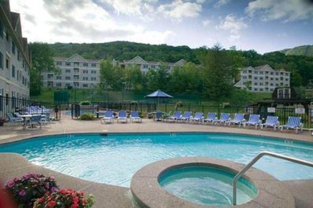 Ski On Off 1Br Suite 1St Flr Sleeps 4 Jiminy Peak Hancock Exteriör bild
